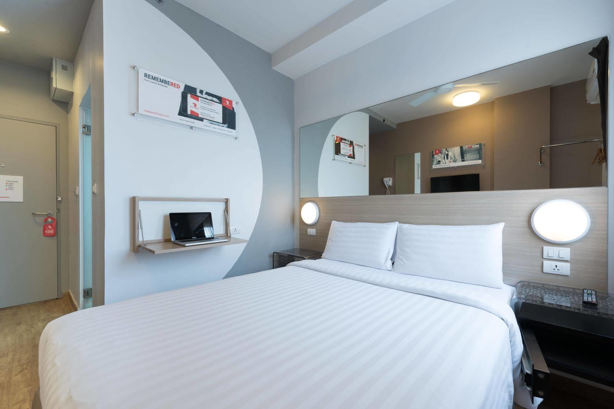 Red Planet Phuket Patong - Sha Extra Plus Екстериор снимка